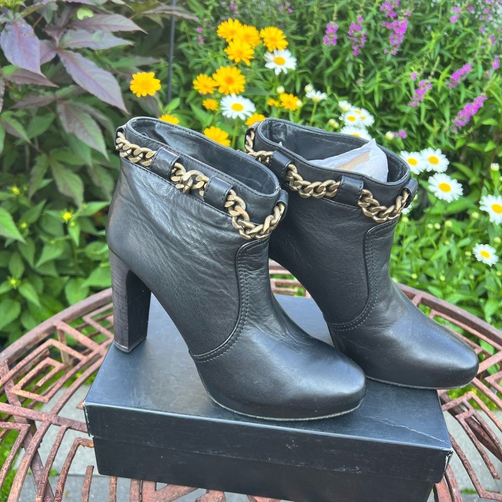 BOSS ORANGE Black Ankle Boots with Gold Chain